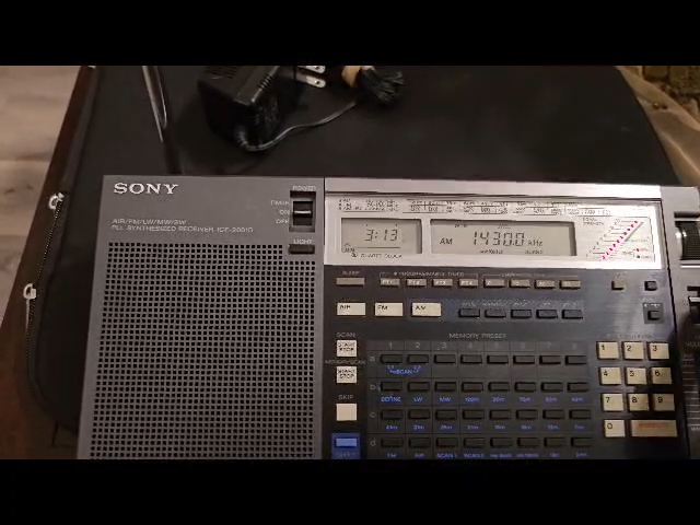 Sony ICF-2001D similar Sony ICF-2010 Recapped & Upgraded Sony ICF-2001D similar Sony ICF-2010 Recapped & Upgraded