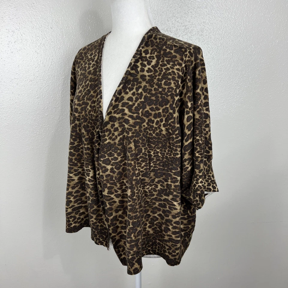 Cardigã Torrid x Betsey Johnson Suéter Feminino 5X Marrom Leopardo Cropped P/S Malha - Imagem 2 de 4