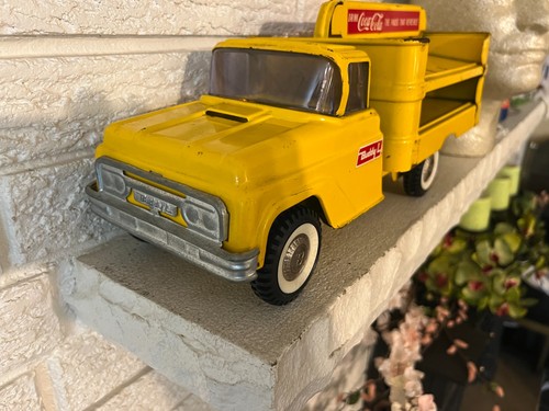 BUDDY L COCA COLA FORD BOTTLE TRUCK YELLOW PRESSED STEEL TOY - Picture 4 of 7