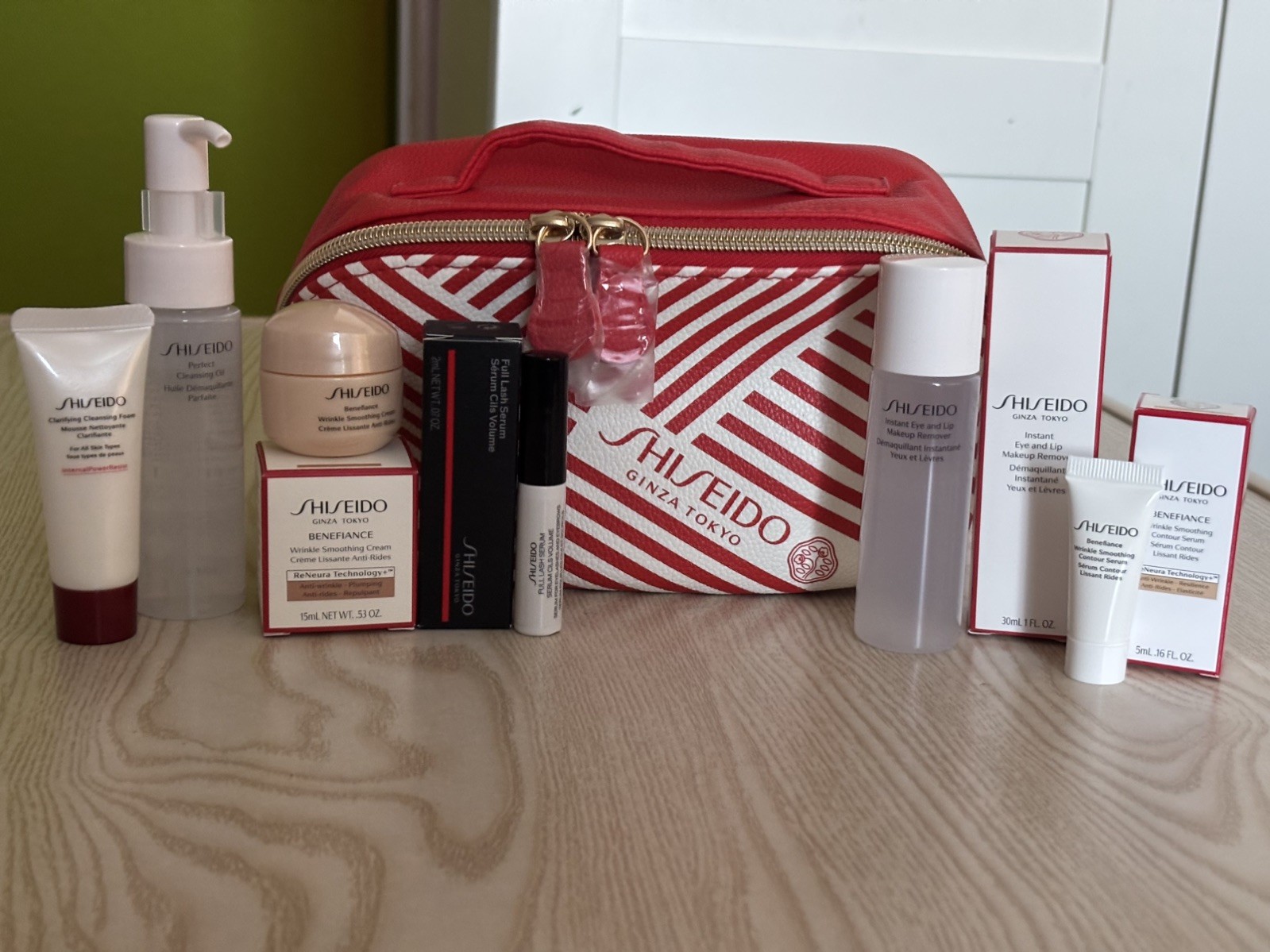 Shiseido 7 Pc set: Full Lash Serum, contour serum, wrinkle smoothing cream, more