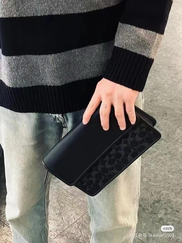 Bandolera Coach CQ148 Turner de cuero con solapa en denim negro exclusivo para hombres y mujeres - Imagen 15 de 15