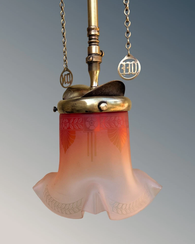 Bonita luz de latón y vidrio grabado Foto 3 de 4