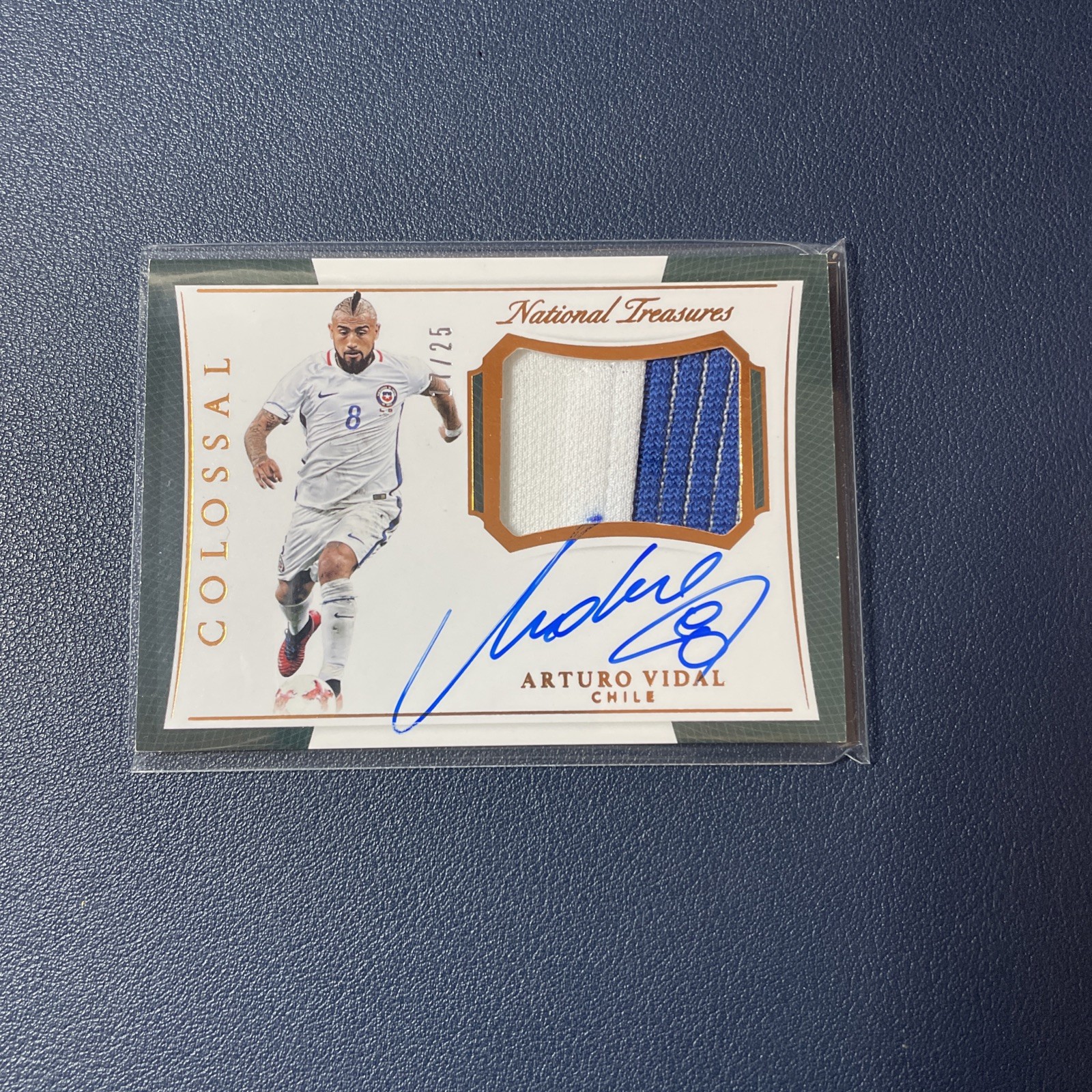 2018 Panini National Treasures Arturo Vidal Colossal Patch Auto Bronze /25 Chile view 3
