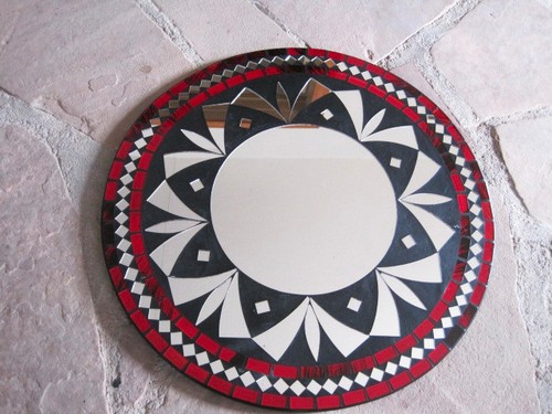 Hand crafted Mosaic Mirror Glass Celtic Sunburst mirror red, black clear 15+" - Afbeelding 1 van 2