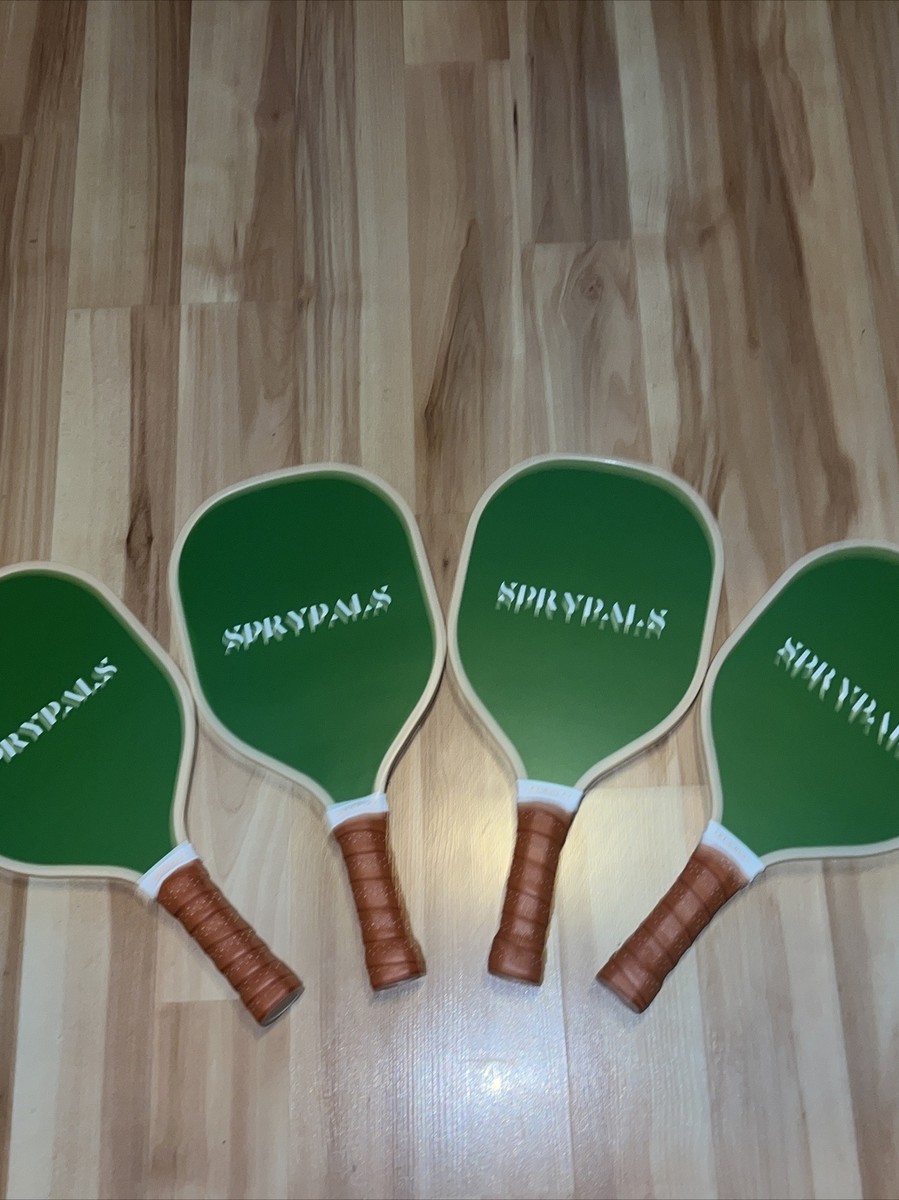 NIROBI Sports Premium Lot de raquettes de pickleball en bois dur à 7 couches avec protection des bords et poignée rembourrée – Balles de pickleball d'intérieur et d'extérieur – 2 pagaies, 4