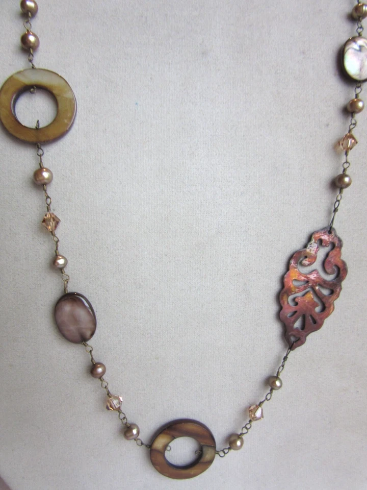 Dyed Tan Freshwater pearl, carved shell linked long chain necklace - 32" length - Image 2 of 4
