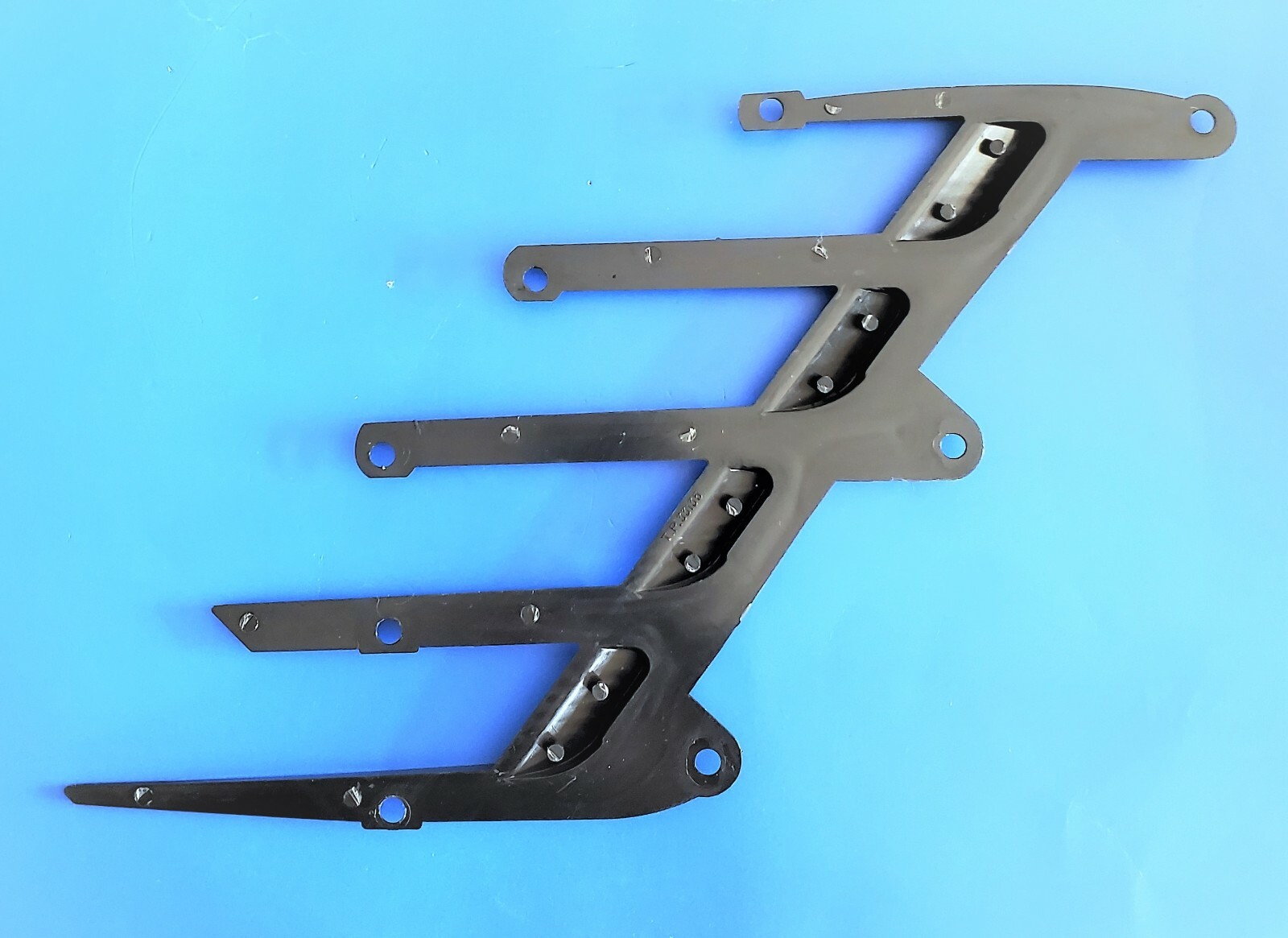 New 7274 Challenger Rallye Fender Scoop Plastics Inserts Pair Mopar