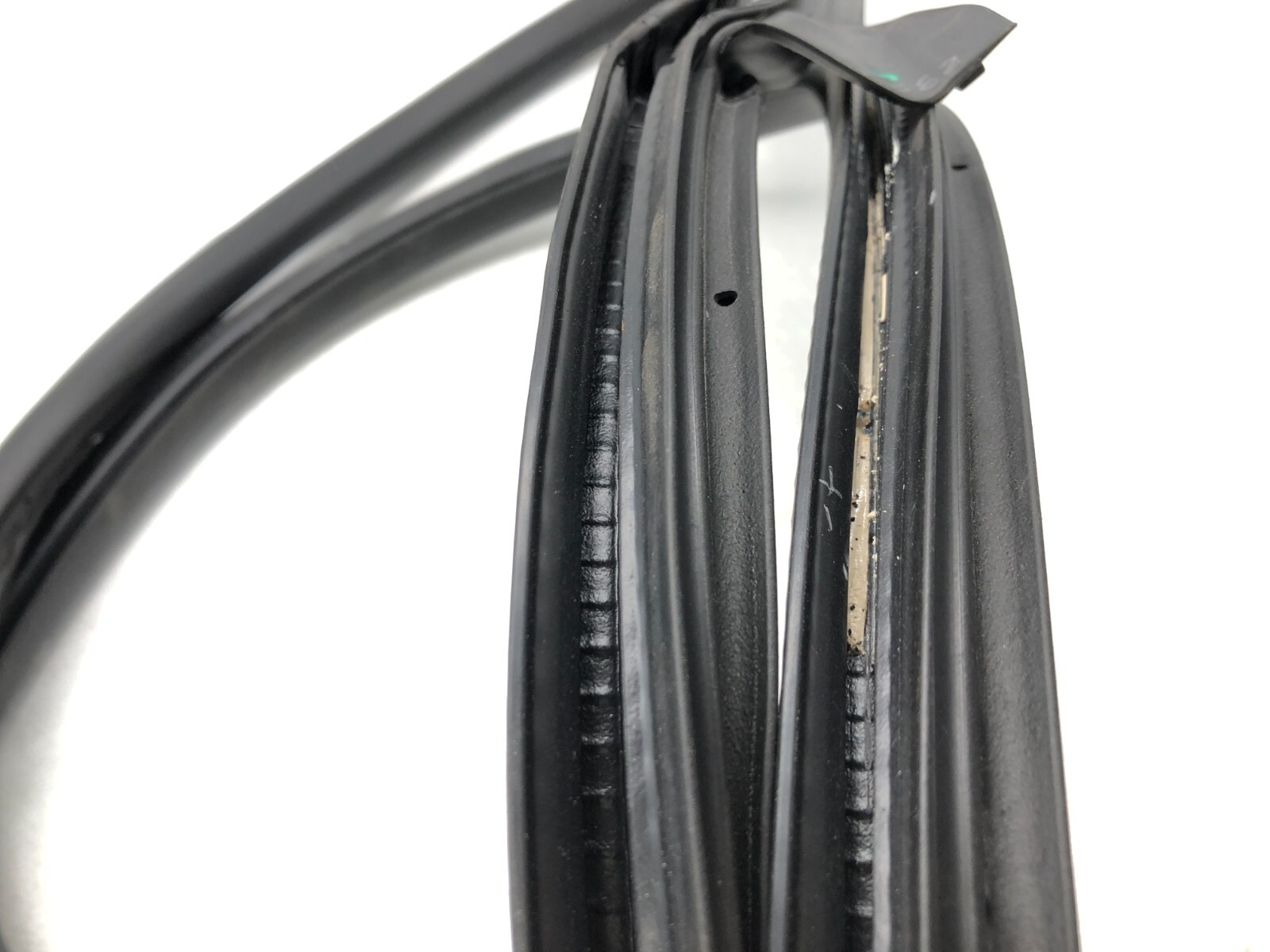 2017-2024 MASERATI LEVANTE S RIGHT PASSENGER FRONT DOOR WEATHERSTRIP SEAL OEM