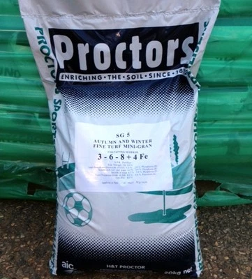 PROCTORS 20kg sack of Autumn and Winter lawn feed fertiliser with iron to kill moss