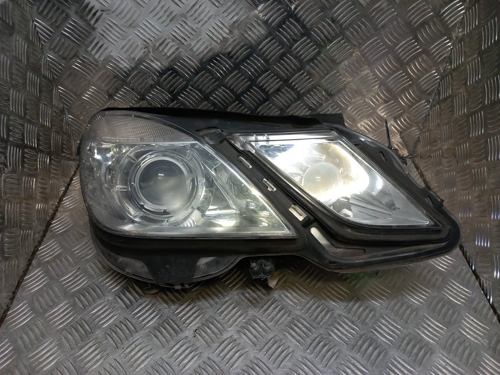 MERCEDES BENZ E Class W212 Right Xenon Headlight A212 820 5861 for  