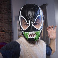 Spider-Man G18285E0 VenomVersus Venom Glow-In-The-Dark Mask with Sound Effects,