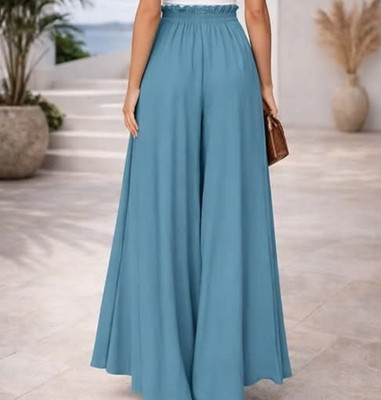 Women's casual pants wide leg pants that feature a solid pattern with pockets.