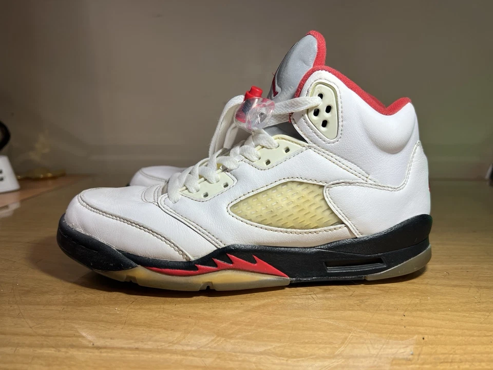 Nike Air Jordan 5 Retro GS Rojo Fuego 2020 Blanco Rojo Negro Talla 7Y 440888-102 Foto 4 de 4