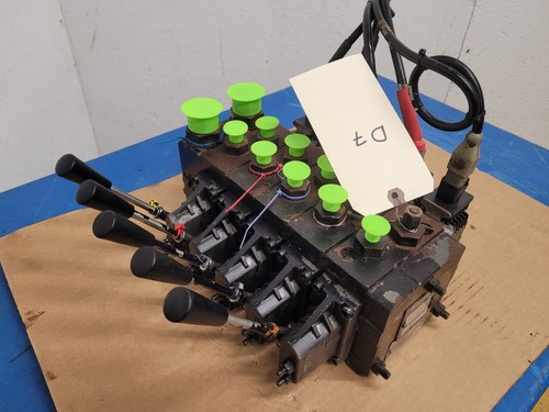 SunSource Danfoss PVE Series Hydraulic Control 5 Valve MODULE-PVEO-S7-24V-1x4DEU