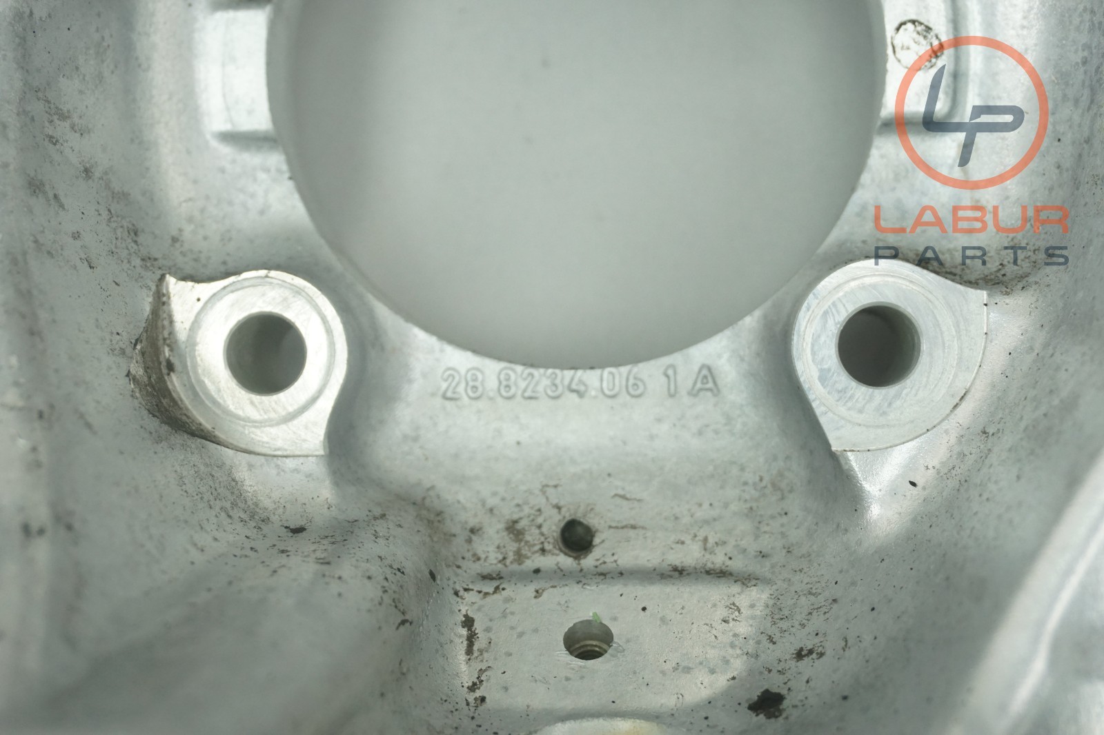 M139 03-10 Maserati Quattroporte Rear Right Side Control Arm Knuckle Hub Z7049