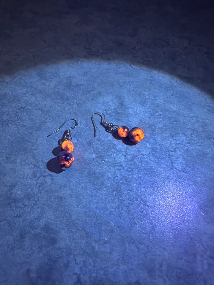 Pendientes de calabaza Yooperlite raros sodalita fluorescente ¡brillan en la luz UV! Foto 4 de 4