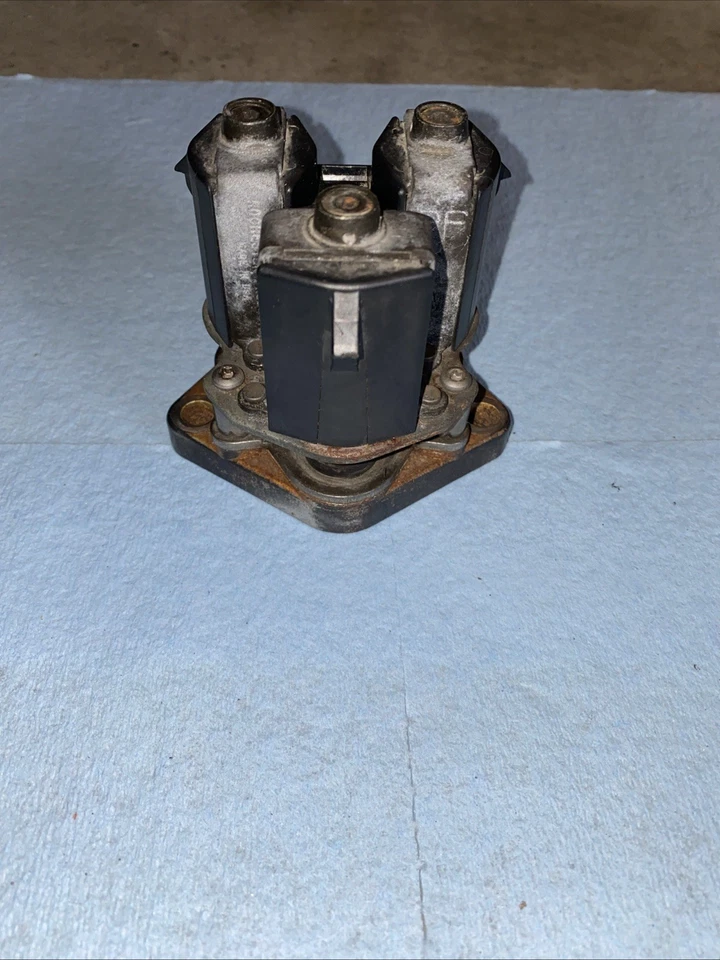 91-93 Park Avenue Ultra EGR Conjunto de Válvula com Parafusos e Tampa 3800 Supercharged - Imagem 4 de 4