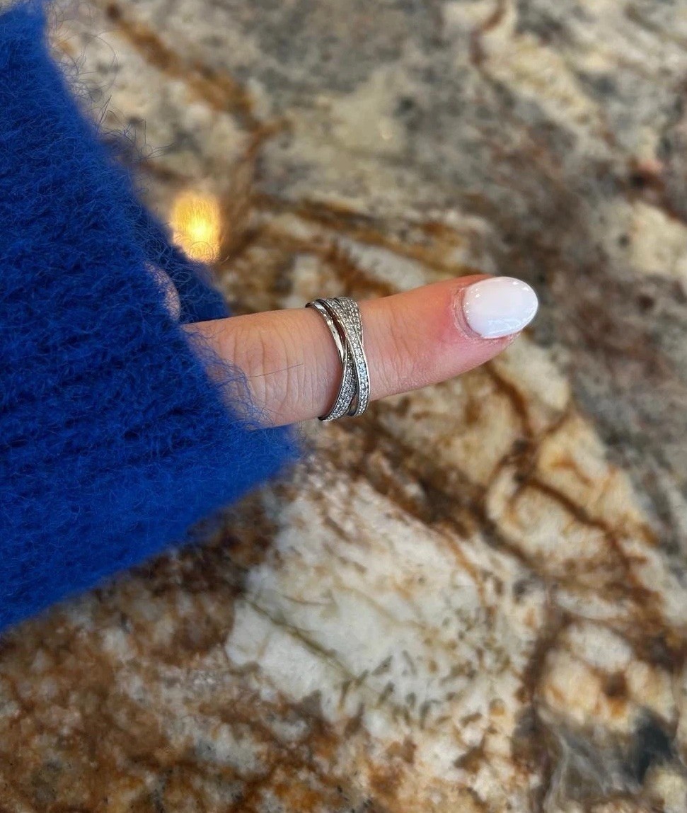 14k White Gold Diamond Criss Cross Small Ring Size 5