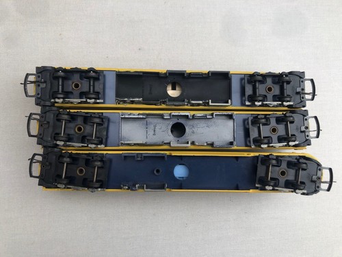 3 x Triang 2nd Series Transcontinental Coaches 2 x R444 + R445 Yellow Repaints - Bild 6 von 7