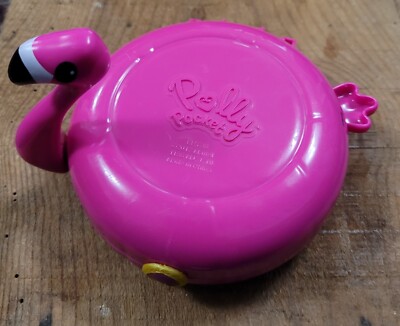 Polly Pocket World Pink Flamingo Floatie Compact Play Set with 2 Figures