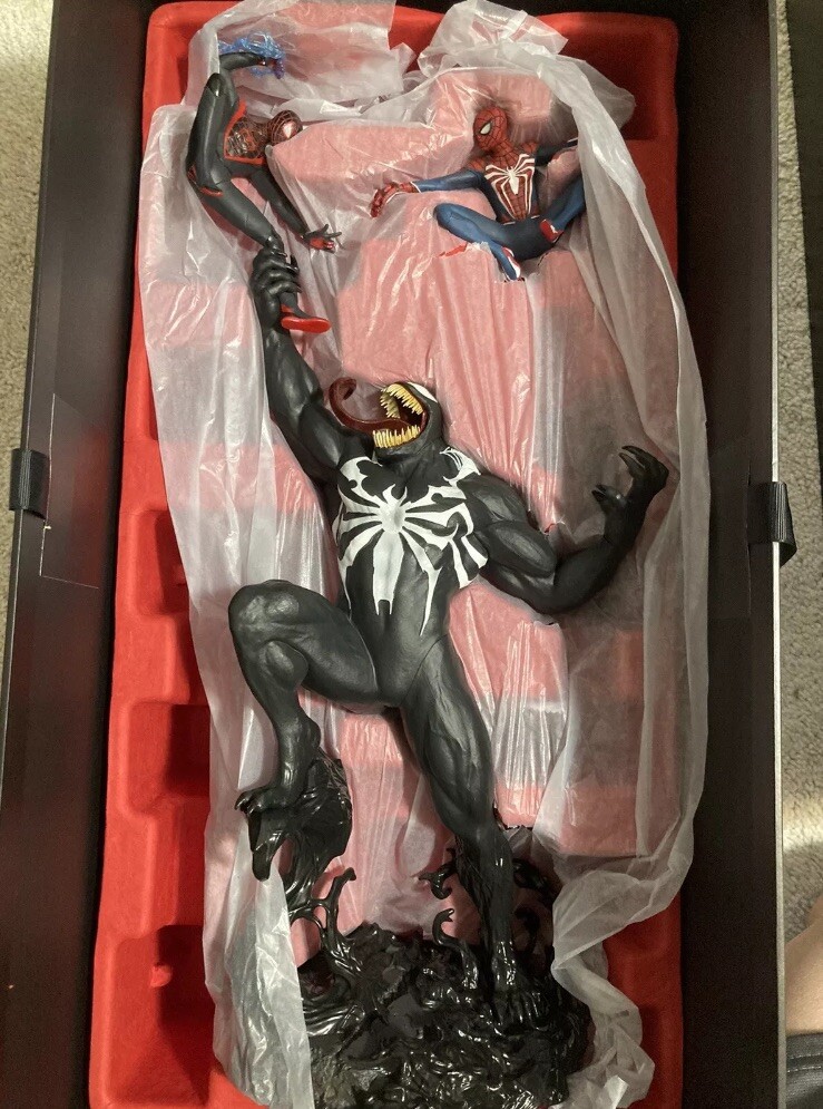 Marvel's Spider-Man 2 Collector's Edition statue venom Peter