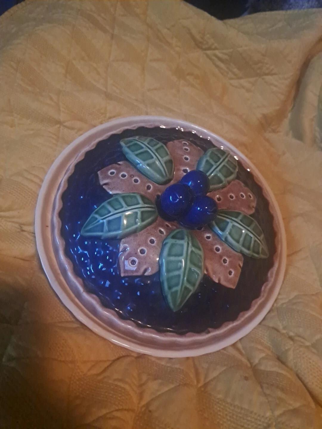 Blueberry Pie Keeper Container with Lid Blue Green Brown 10 5/8" x 4 5/8" High