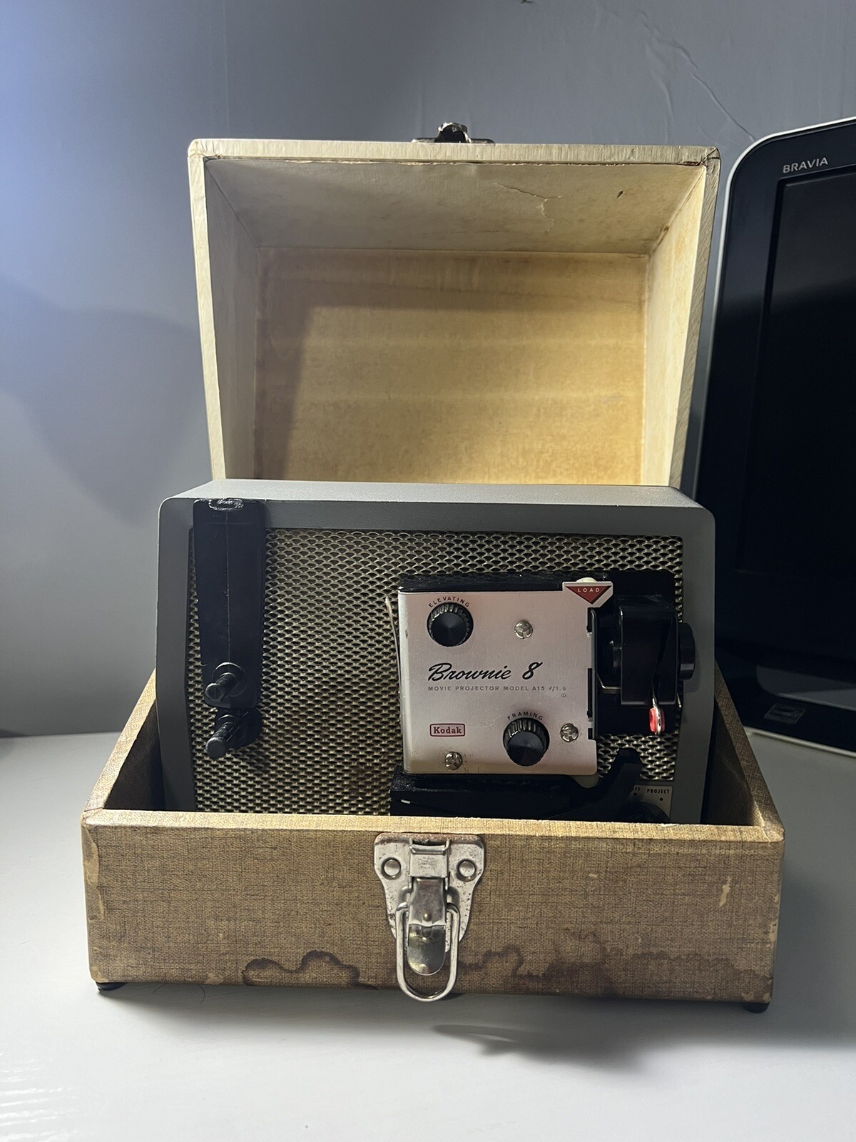 Vintage Kodak Brownie 8mm Movie Projector Model 10 With Carry Case- UNTESTED