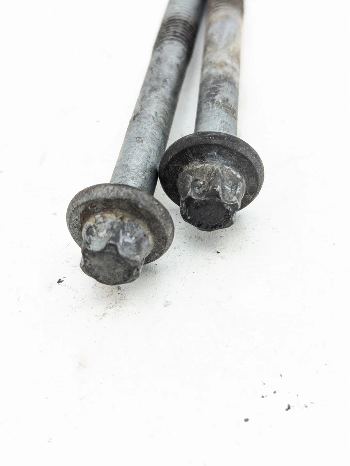 Пара крепежных болтов генератора 03–06 Mercedes R230 S500 CLK500 от оригинального производителя - Изображение 2 из 2