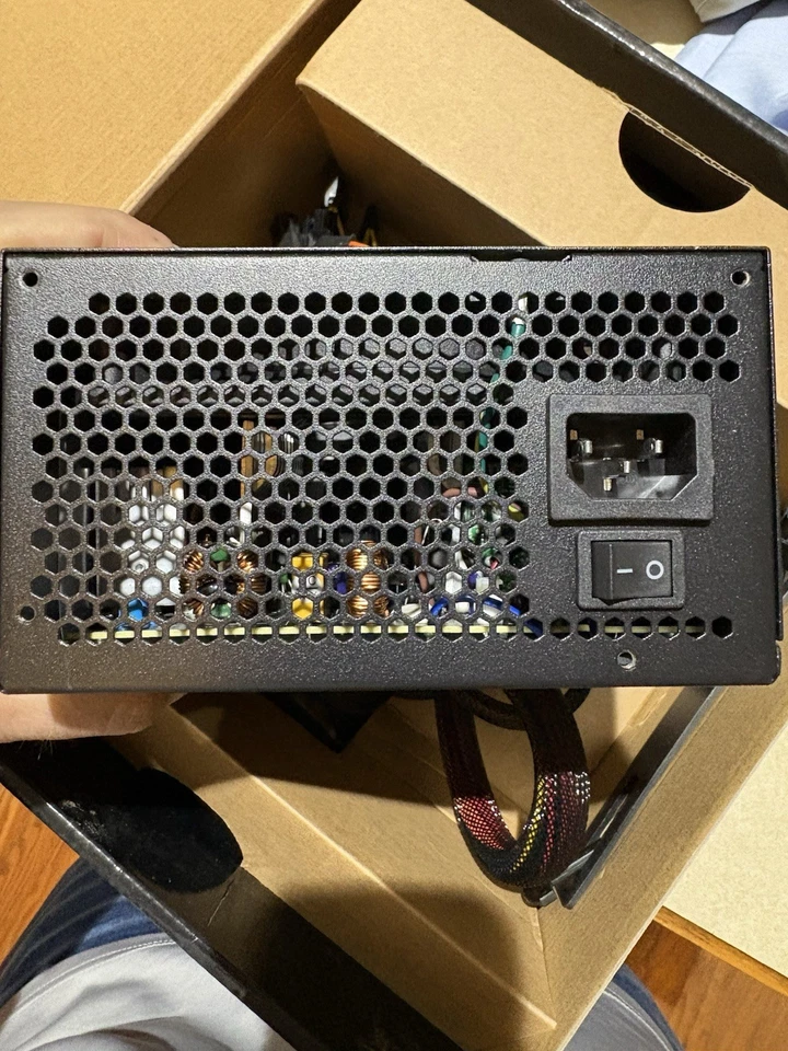 Apevia Prestige Series ATX-PR600W 600W 80 PLUS Gold ATX12V Power Supply - Image 3 of 4