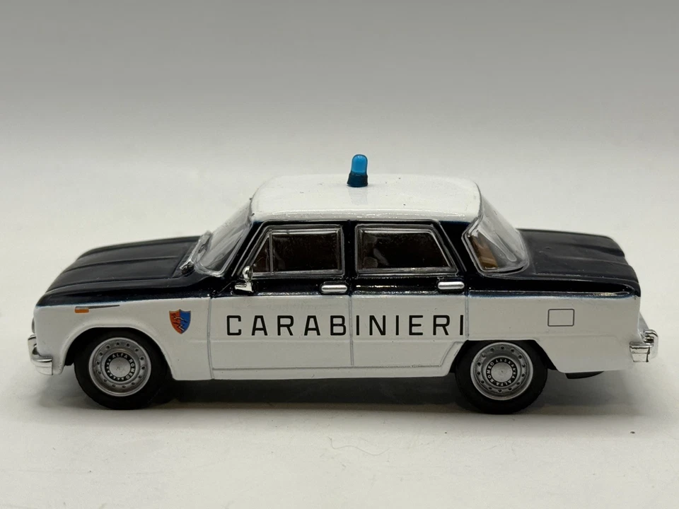 Coche modelo diecast Alfa Romeo Giulia 1970 escala 1:43 muy raro DEA Carabinieri Foto 2 de 4