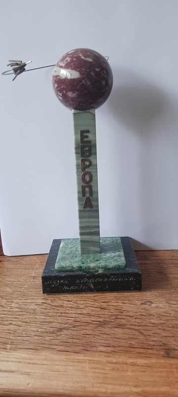 Trophy Vasily Lazarev received from  Space Mueseum of High School #3 of Nizhny