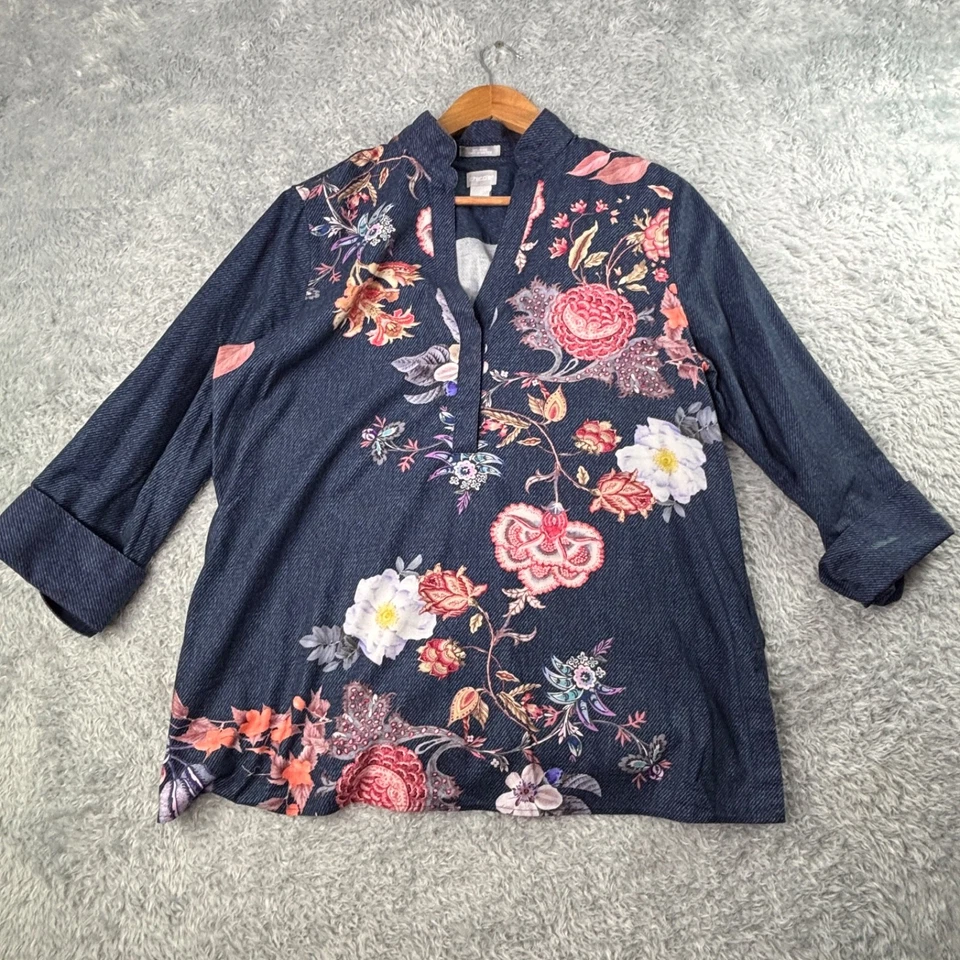 Blusa túnica floral elástica sin planchar look vaquero talla 2 (12) de Chico's con lengüeta enrollable Foto 2 de 4