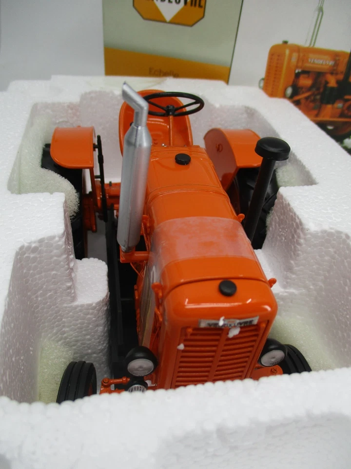 AC734 UNIVERSAL HOBBIES 1/16 TRACTEUR AGRICOLE VENDEUVRE SUPER BB 31 REF UH2832 - Photo 4/4