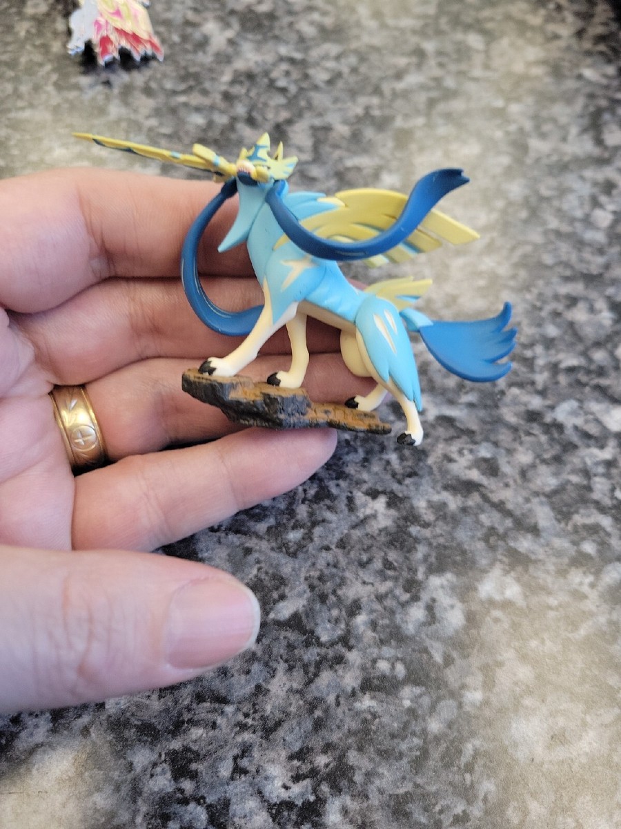 Pokémon Crown Zenith Shiny Zamazenta & Zacian Figures & Pins