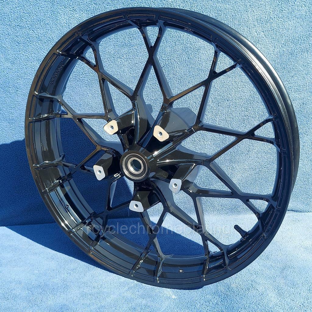 Gloss Black 21