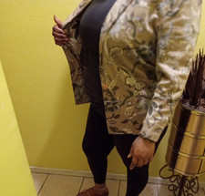 WOMAN'S MEDIUM FLORAL BLAZER