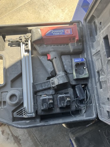 Powers Fasteners C3 Trak-It Gas Fastening Nail Gun W/Batttey & Charger Case #6