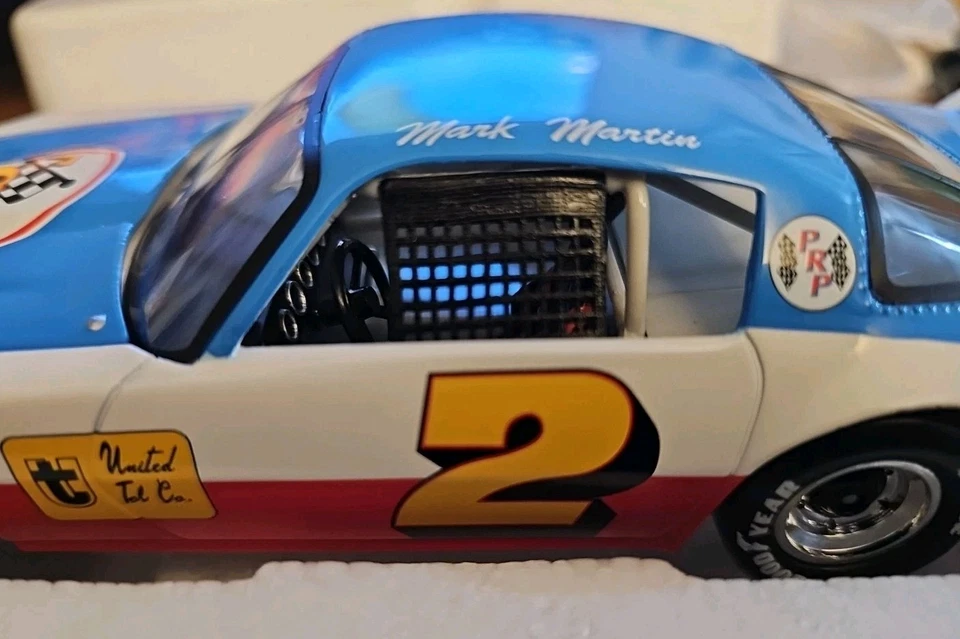 XTREME SERIES 1:24 SCALE STOCK CAR - Mark Martin #2  CAMARO Xtreme  1 of 3372 - Image 3 of 4