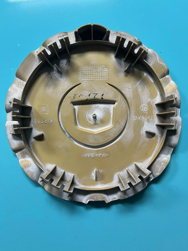 2003-2006 Cadillac SRX OEM 17" Silver Wheel Center Cap 9596272 - Image 4 of 4