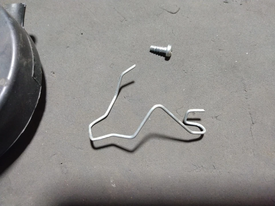 03 ELEMENT Headlight Bulb Metal Clip Holder Retainer + Screw + Rubber Dust Cover - Image 2 of 4