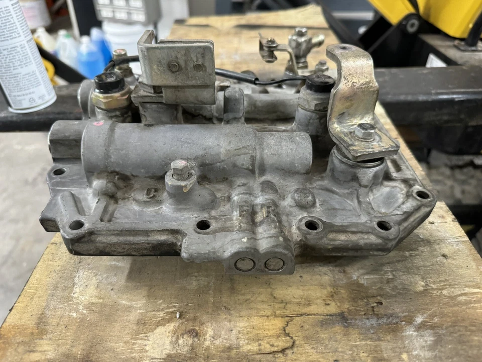 (GOOD USED) KOMATSU FORKLIFT TRANSMISSION CONTROL VALVE ASSY. KOAS33000-B362QA - Image 4 of 4