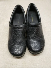 YUU Memory Foam Black Bethanee Embossed Nursing Clogs Shoes Women Sz 5 1/2 M