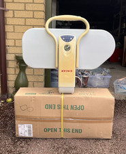 SINGER Steam Press Iron - White & Beige Steam Press