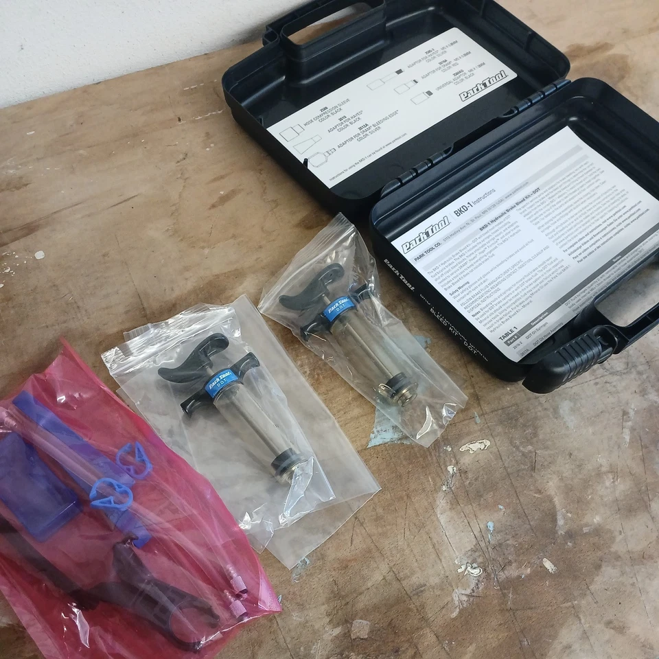 Park Tool BKD-1 - Hydraulic Brake Bleed Kit For DOT Oil brakes - image 4 of 4