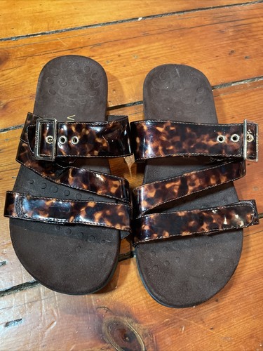 vionic leopard print sandals