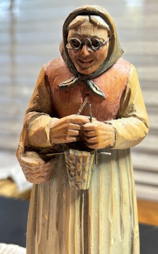 Anri Old Lady with Basket Hand Carved Wood Figurine Italy 1950-60s - Vintage - Picture 2 of 8