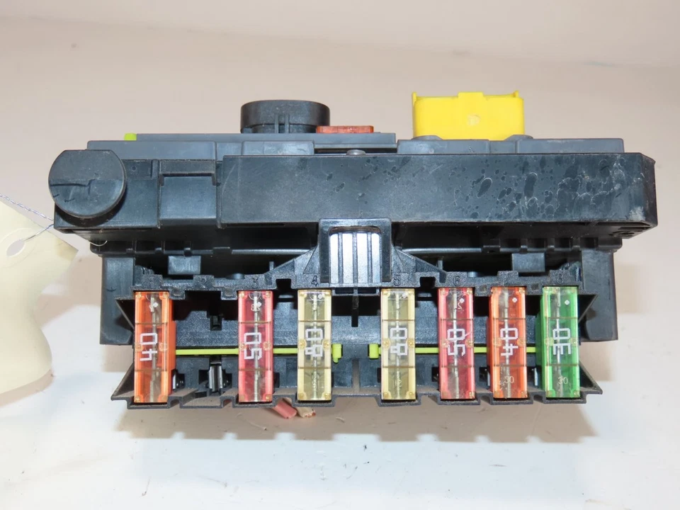 boite a fusibles peugeot PARTNER TEPEE 9664706280 215991 - Photo 3/4