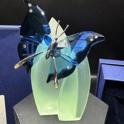 Swarovski Crystal Paradise Blue Turquoise Butterfly & Leaf Magnet