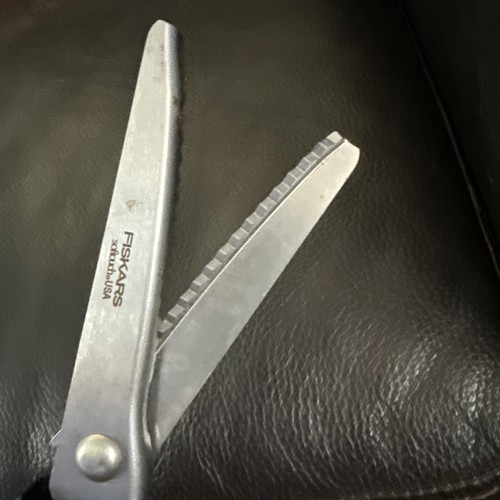 FISKERS SOFT TOUCH QUILTERS CRAFTERS LOCKING SCISSORS MADE IN USA - Picture 7 of 15