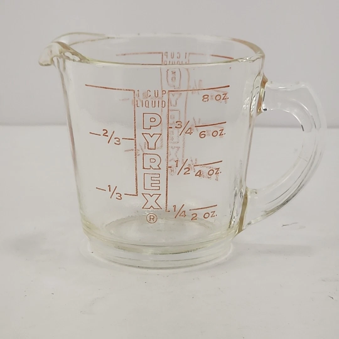 Vintage PYREX 1 cup liquid, 8oz, D handle measuring cup